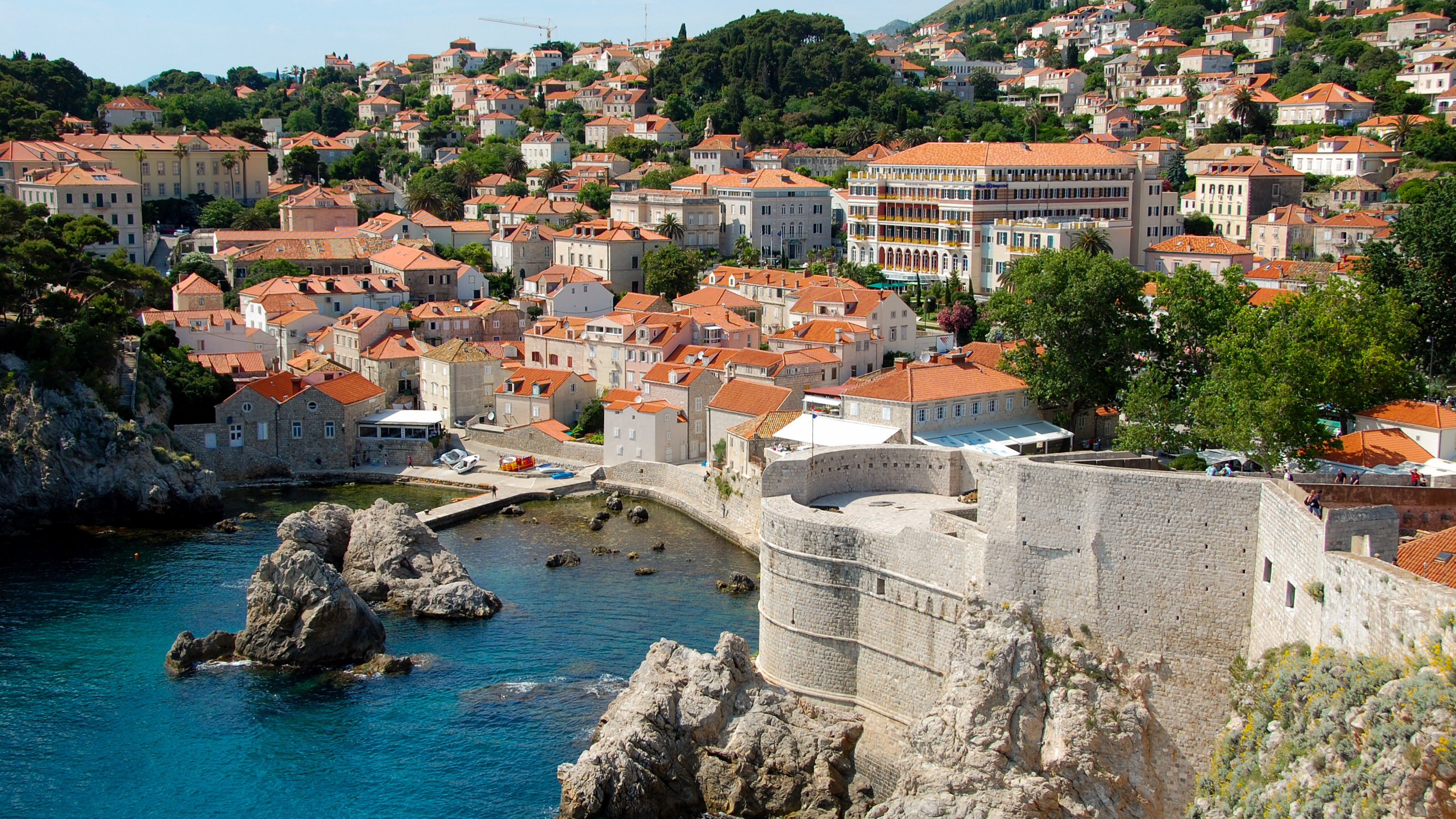 article-croatia-dubrovnik-sea-old-town-fort-cliffs.jpg